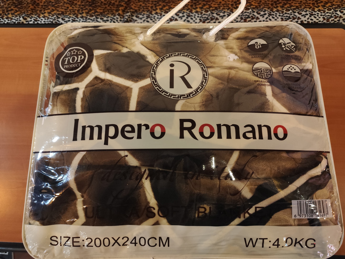2-in-1 Impero Romano Ultra Soft and warm Blanket. Animal print.